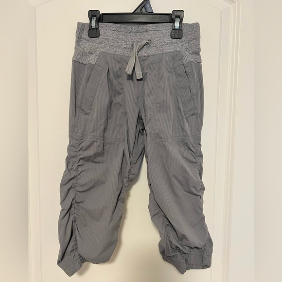 Ivivva x Lululemon Girls Size 6 Live To Move Crop Capri Pants Unlined Gray - Picture 2 of 7